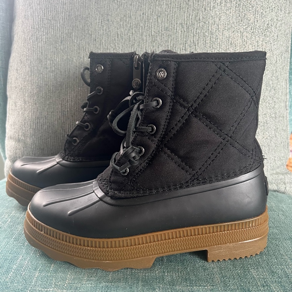 Brand New Sperry Saltwater 2.0 Black Quilted Duck Boots